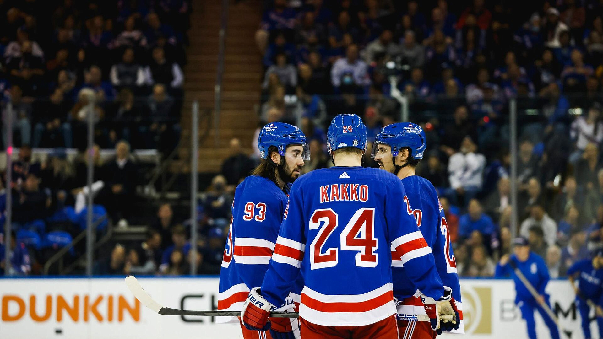 "Рейнджерс" прервали серию из шести поражений в НХЛ, обыграв "Чикаго"