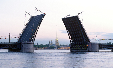 В Петербурге у Дворцового моста столкнулись два катера