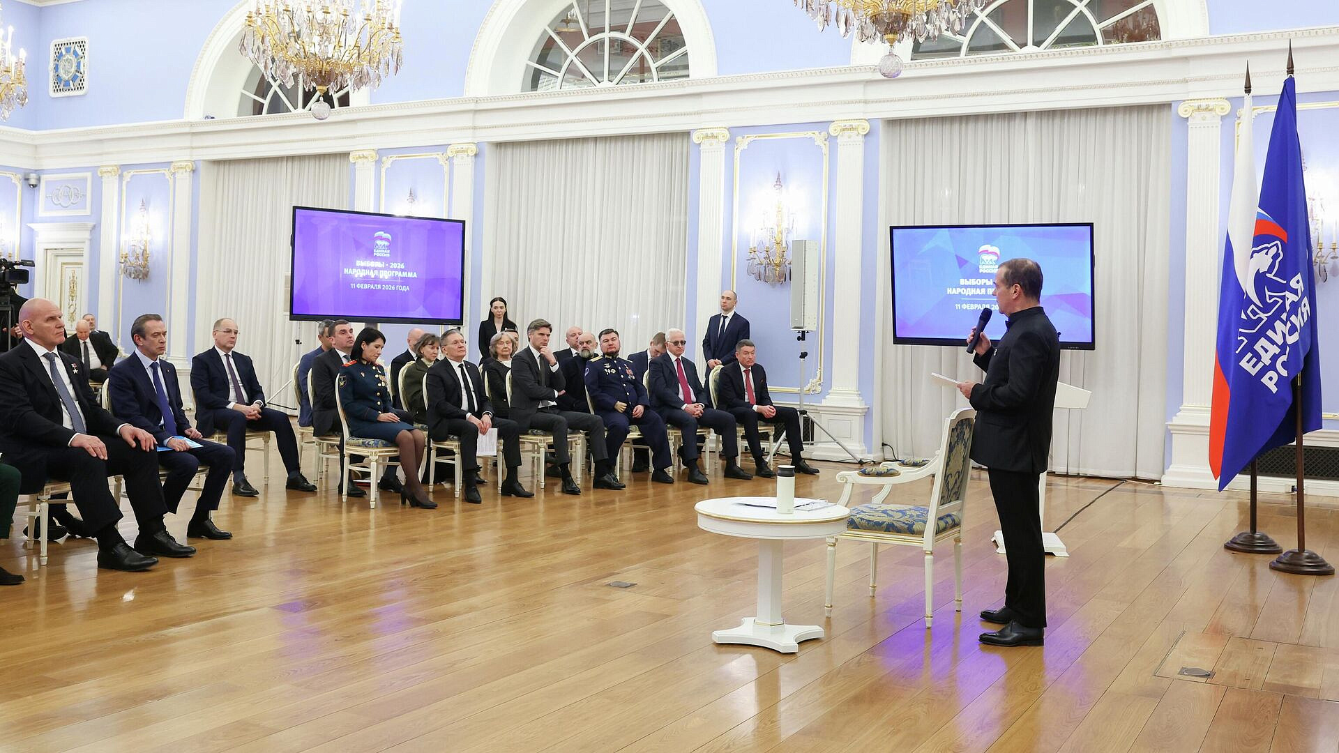 Предвыборный документ ЕР должен быть конкретным, заявил Медведев