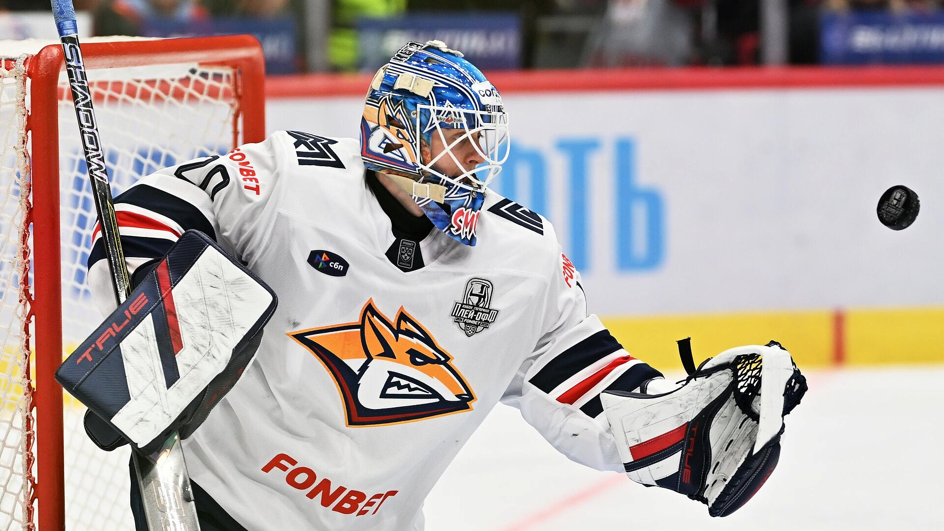 Вратаря "Металлурга" Смолина удалили до конца матча в игре против "Сибири"