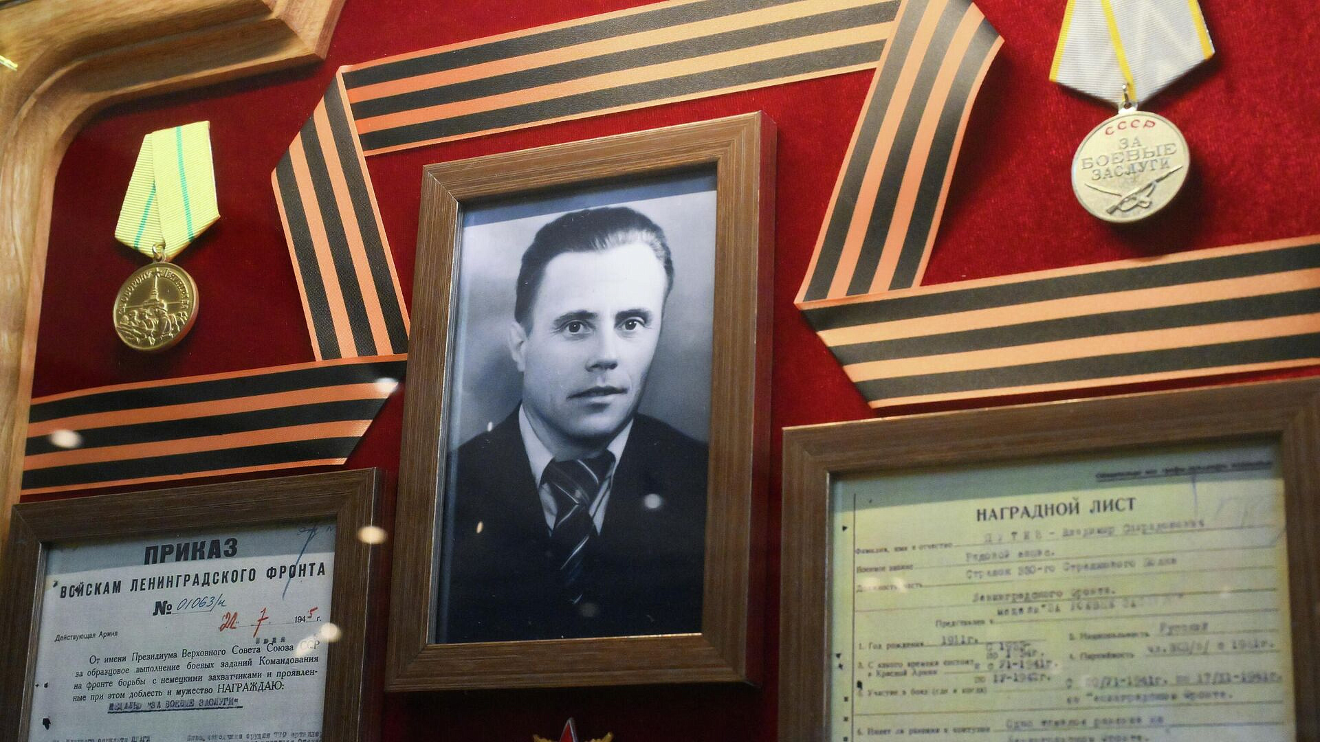 Данные об отце Путина есть на сайте "Бессмертного полка", сообщил Песков