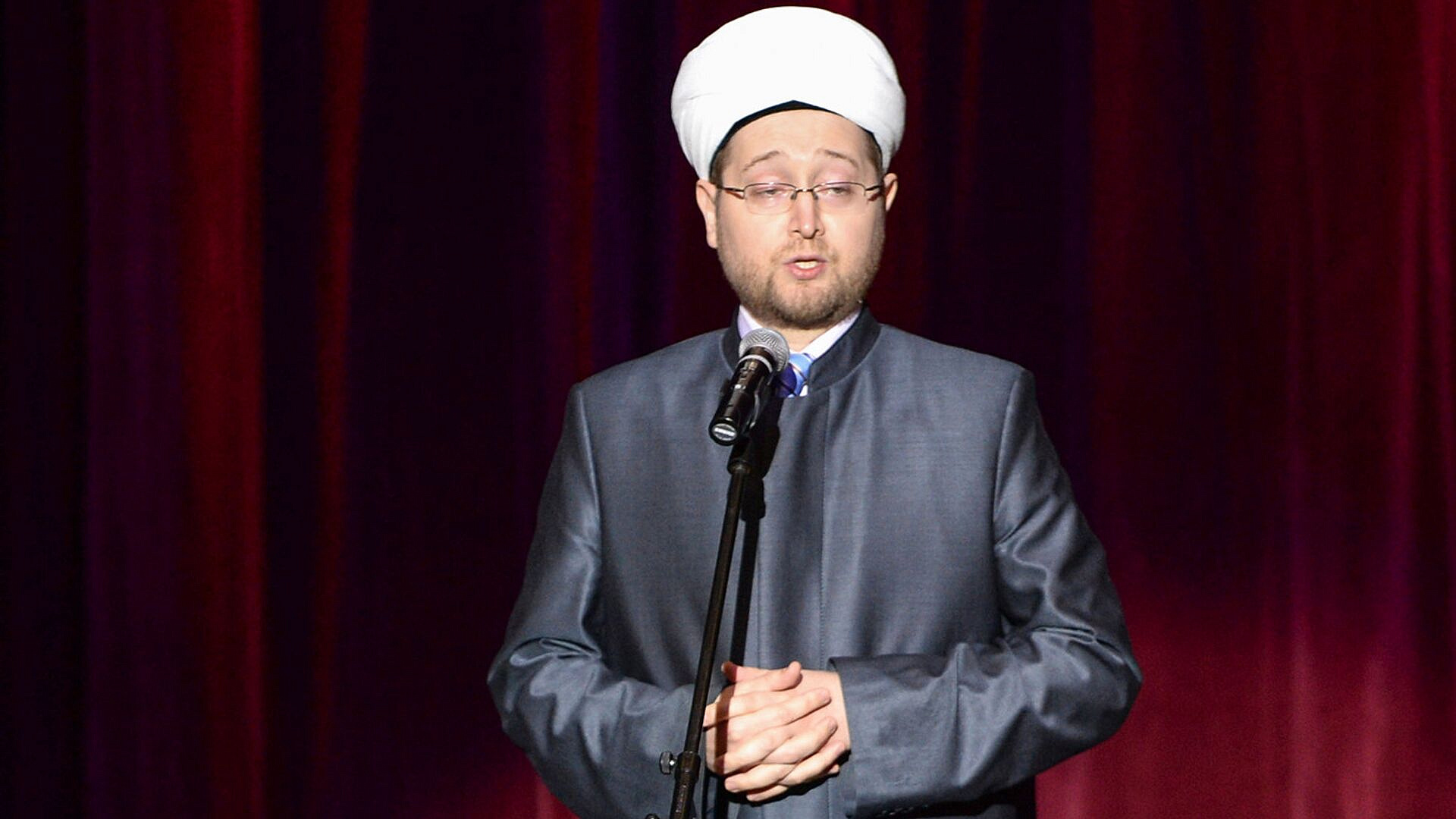 Муфтии поздравили соотечественников с Днем Победы