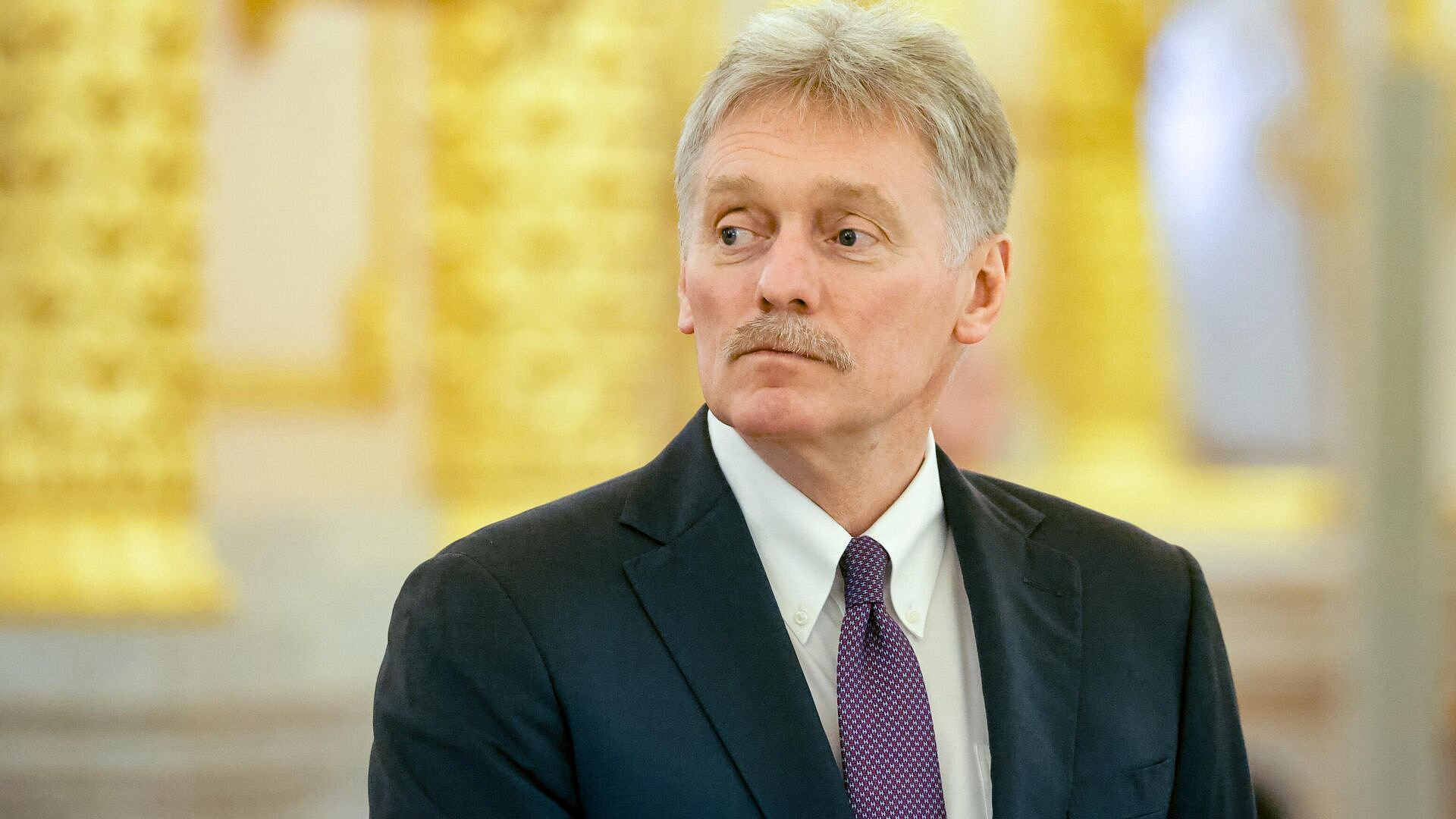 Прославление нацистов Киевом подчеркивает правильность СВО, заявил Песков