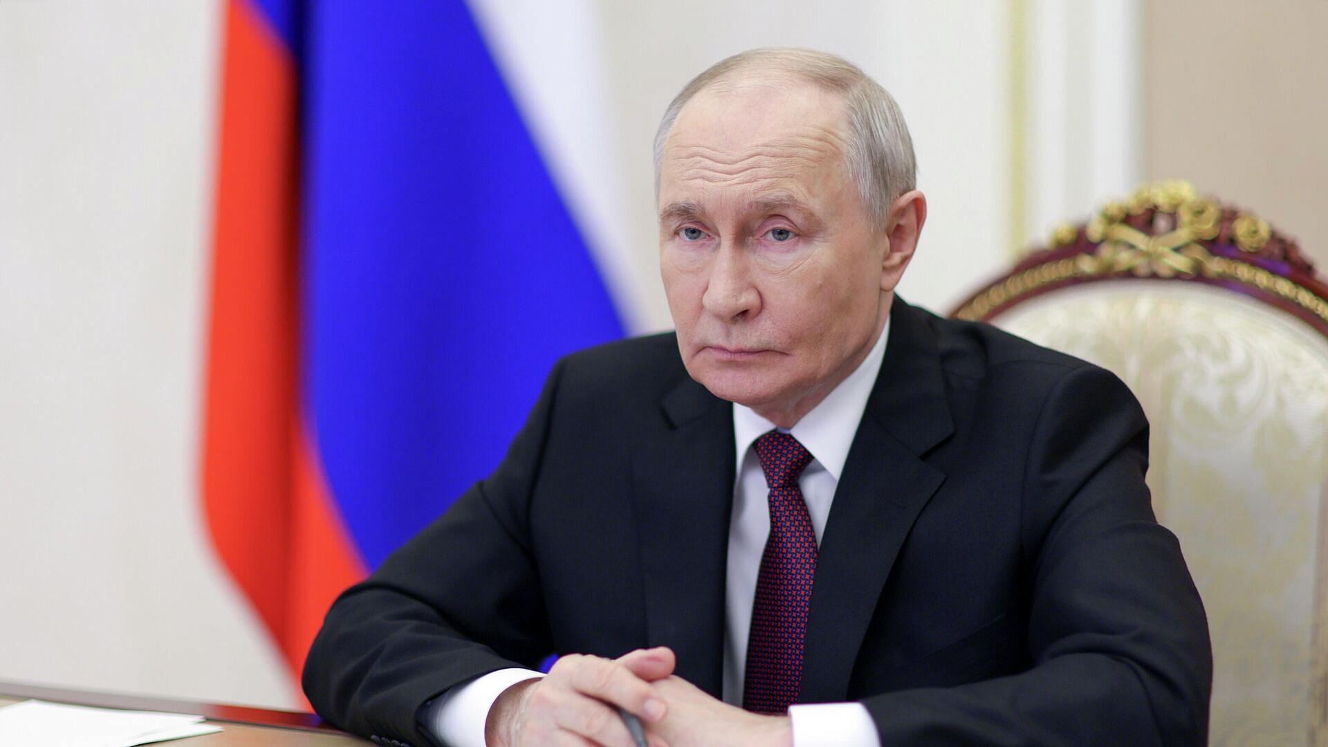 Путин попросил доложить о переходе на новую модель высшего образования