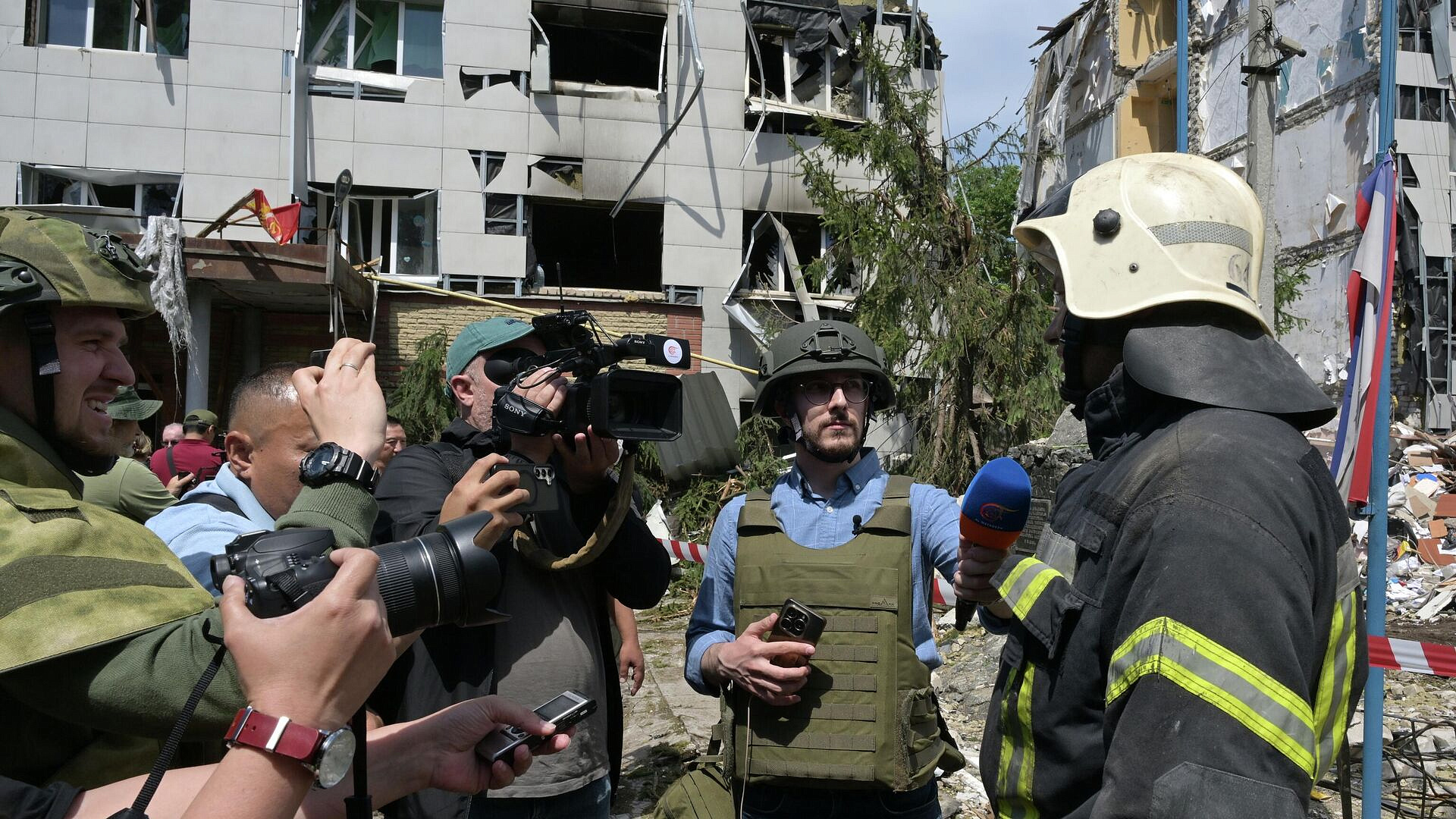 Украина ничего не может без поддержки Запада, заявил американских журналист