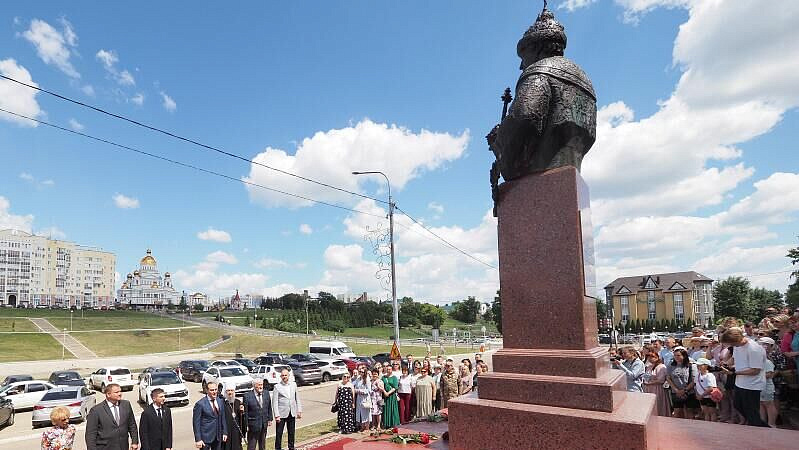 В Саранске открыли памятник основателю города Михаилу Романову