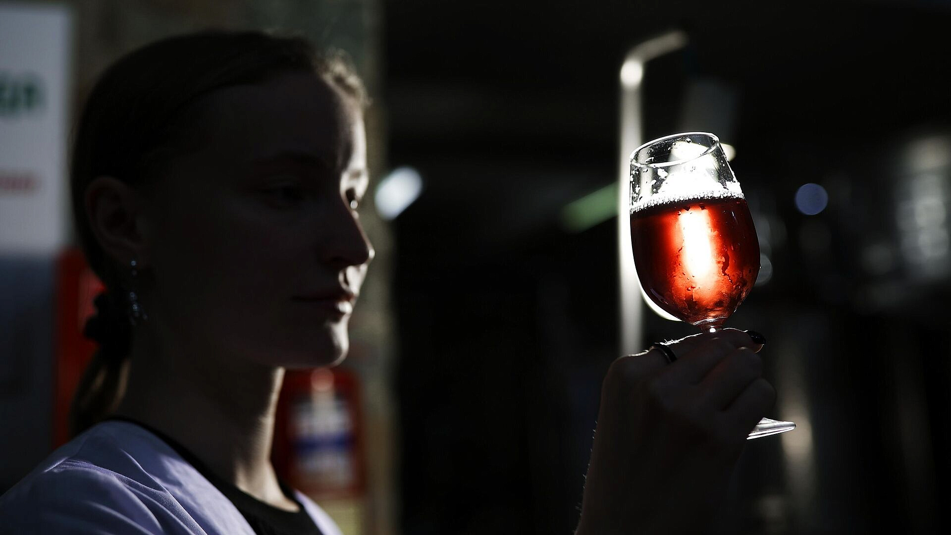 Врач предупредил о скрытой опасности безалкогольных вина и пива