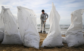 Аксенов заявил об отсутствии глобальных выбросов мазута в Крыму