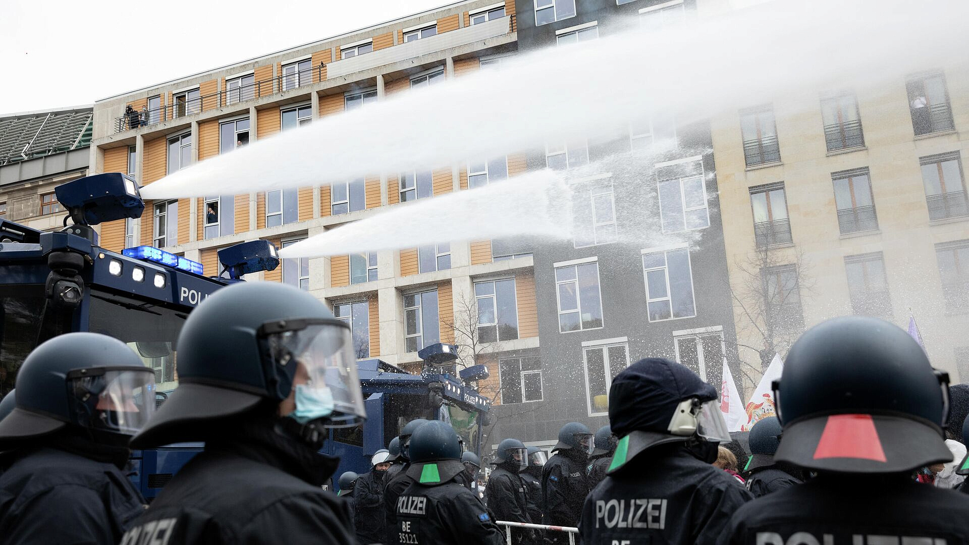 В Германии проходит крупный протес против АдГ и ХДС