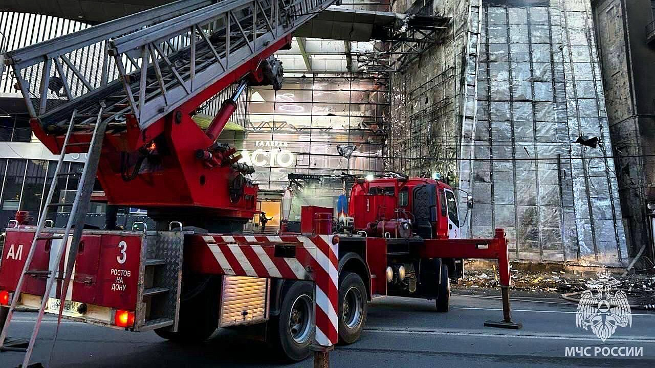 Пожар на кровле ТЦ в Ростове-на-Дону ликвидировали