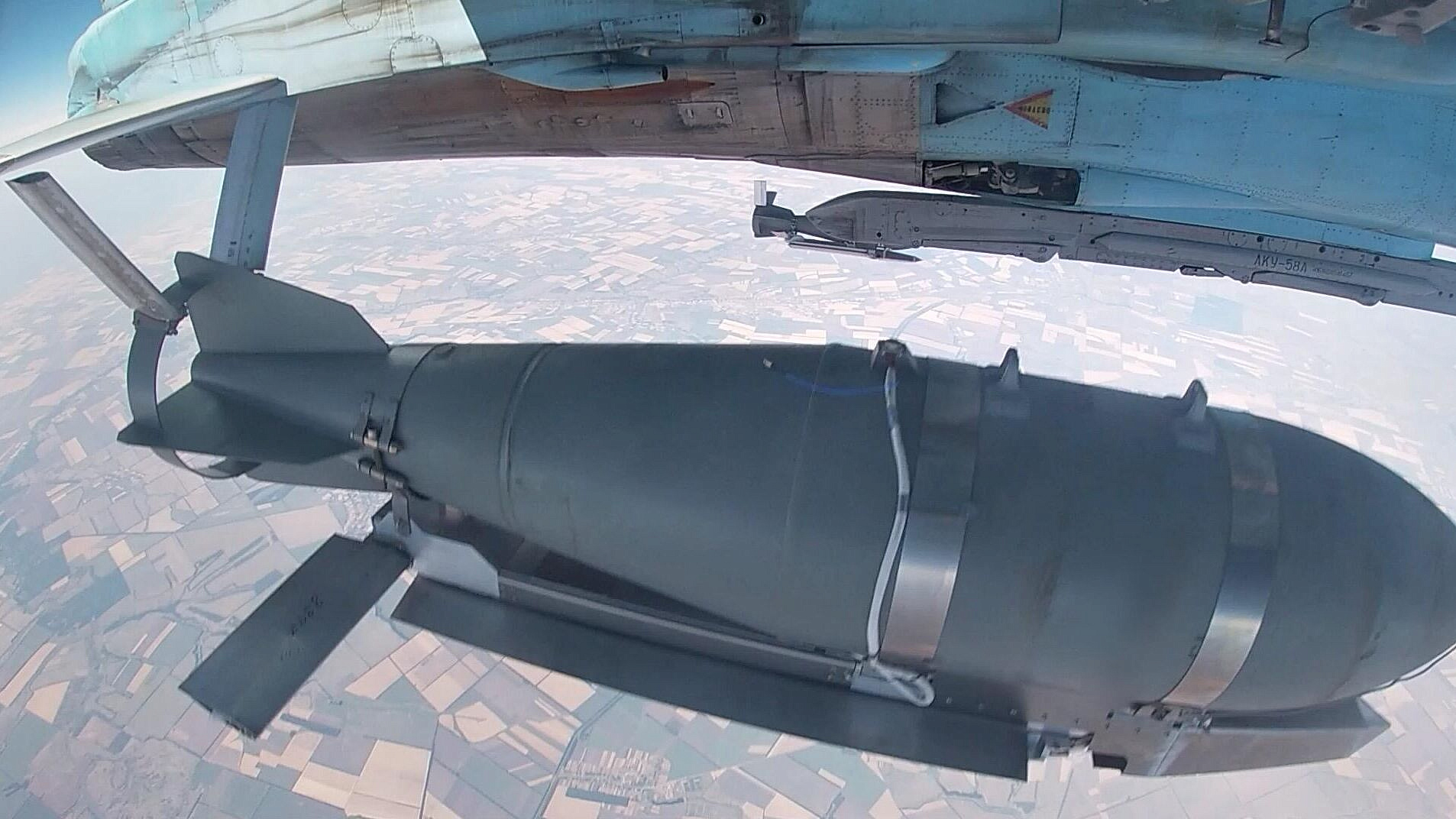 Российский бомбардировщик уничтожил десятки украинских националистов