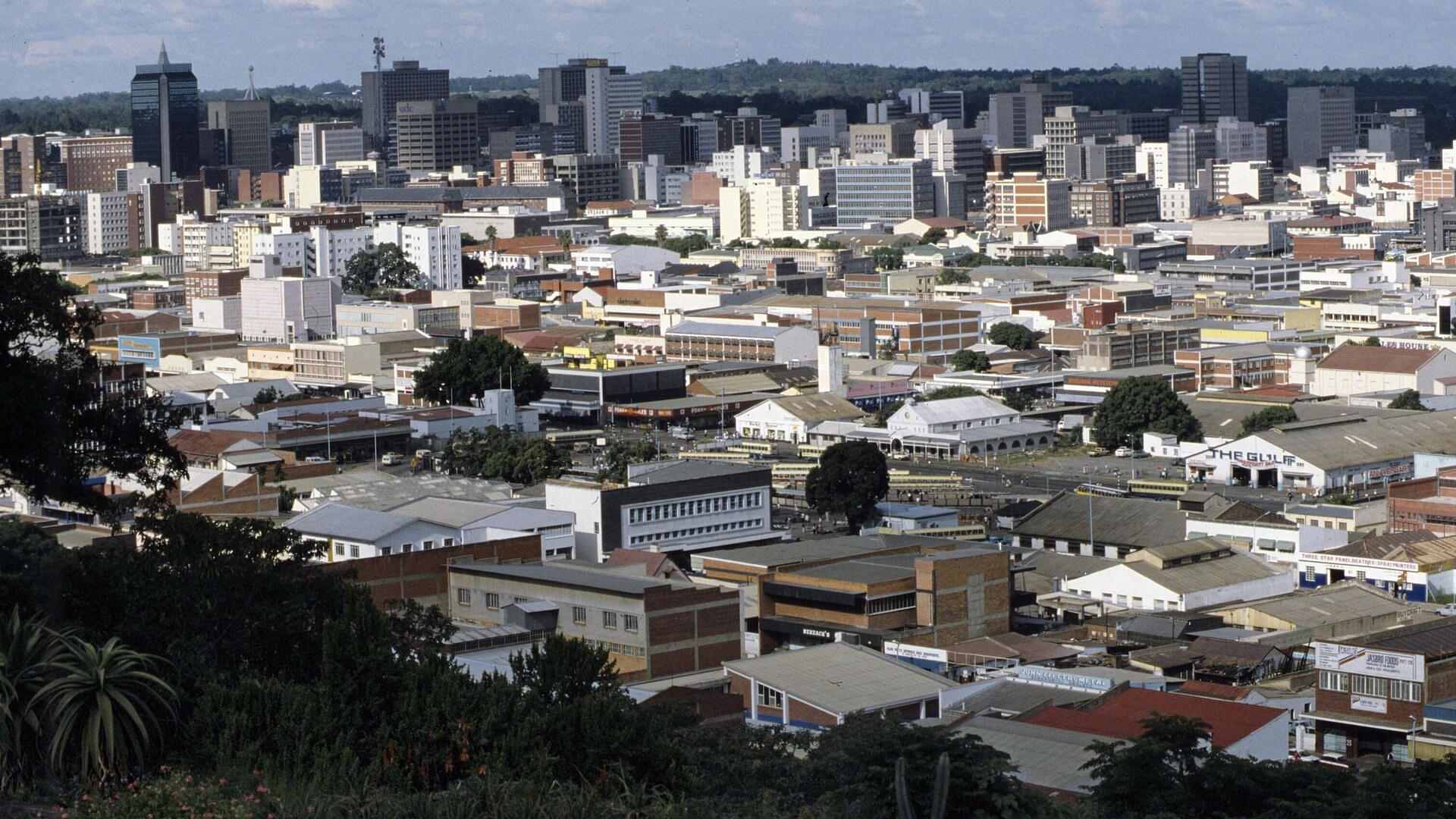 Состоятельные китайцы скупают элитное жилье в столице Зимбабве, пишут СМИ