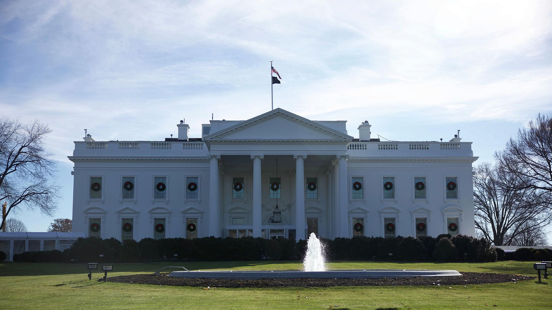 СМИ: Трамп изменит наклон лужайки Белого дома для вертолетной площадки