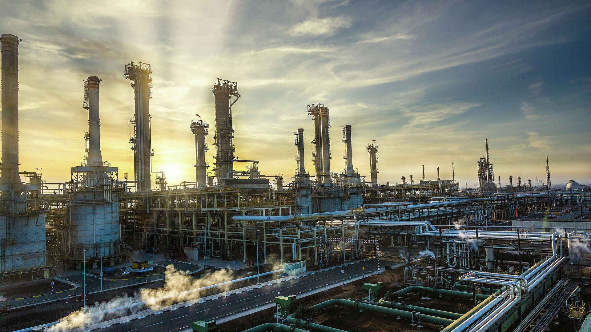 Члены МЭА договорились высвободить нефть из чрезвычайных запасов