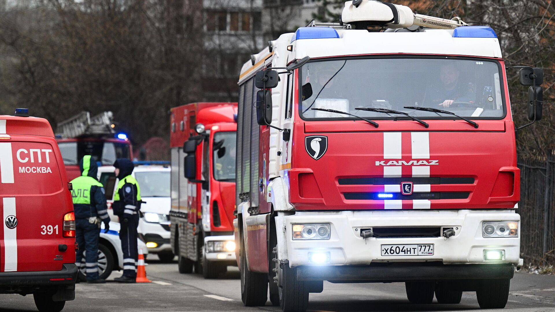 В бизнес-центре Turas на юго-востоке Москвы горят товары на складе