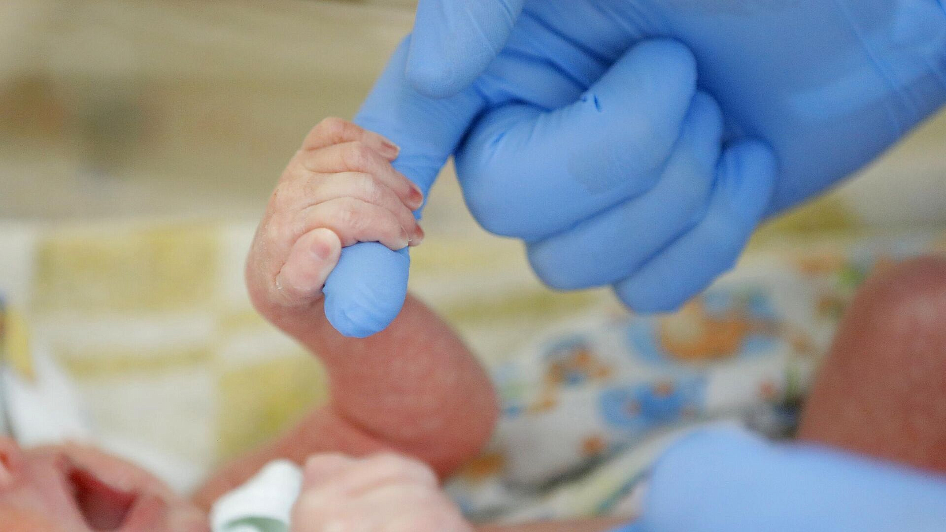 Миронов предложил ввести новую меру поддержки молодых родителей