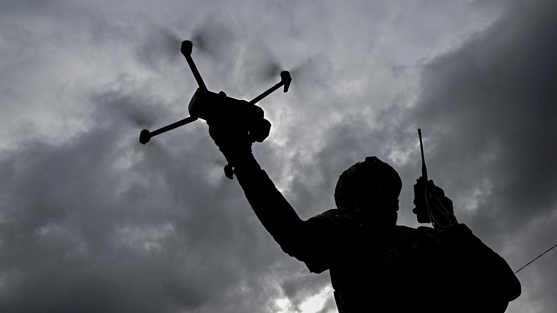 Российские БПЛА могут летать в любую погоду, рассказал боец