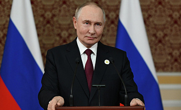 Путин, помимо секретной информации, читает стихи, заявил Песков