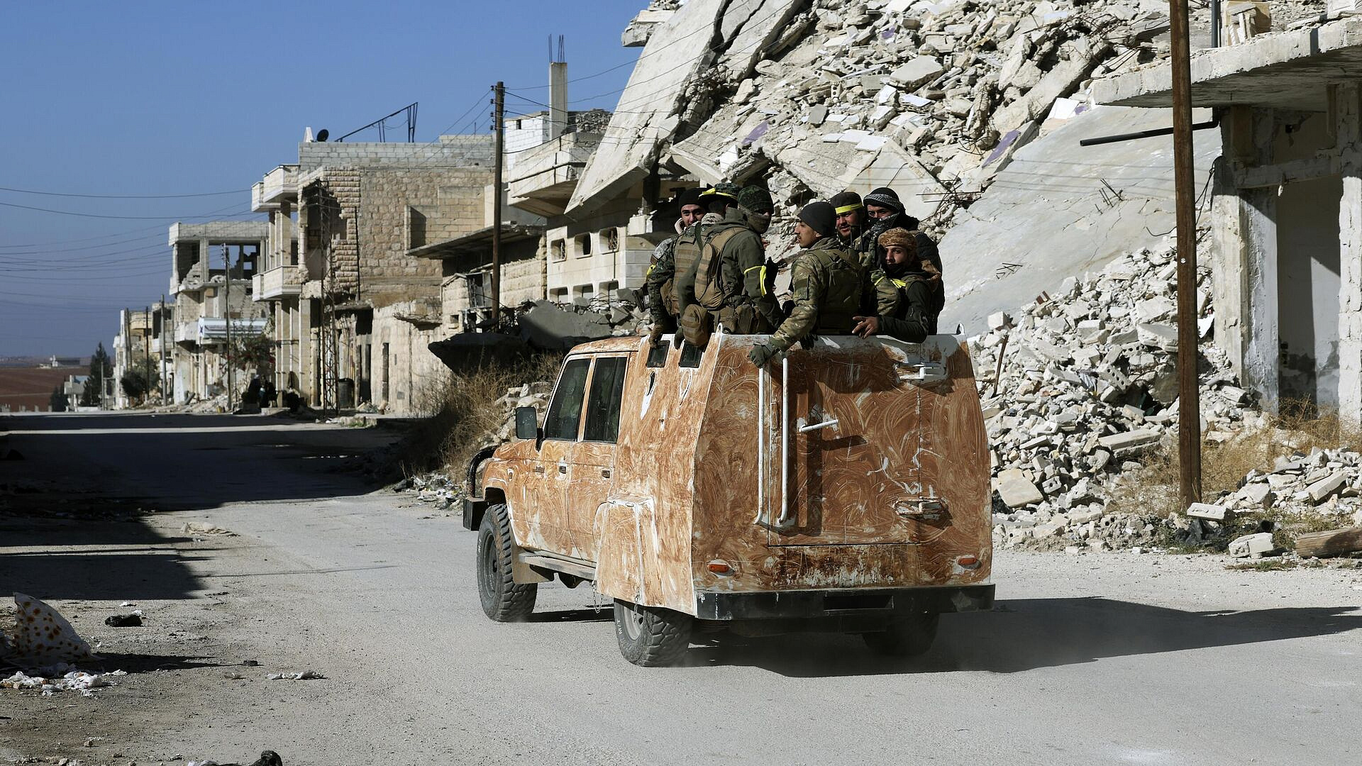 Дороги для выхода мирных жителей из Алеппо находятся под огнем террористов