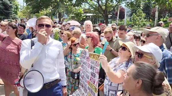 Молдавская оппозиция пикетирует суд в поддержку лидера "Победы" Таубер