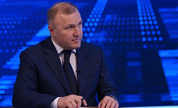 Кумпилов обсудил вопросы исполнения работ по капитальному строительству