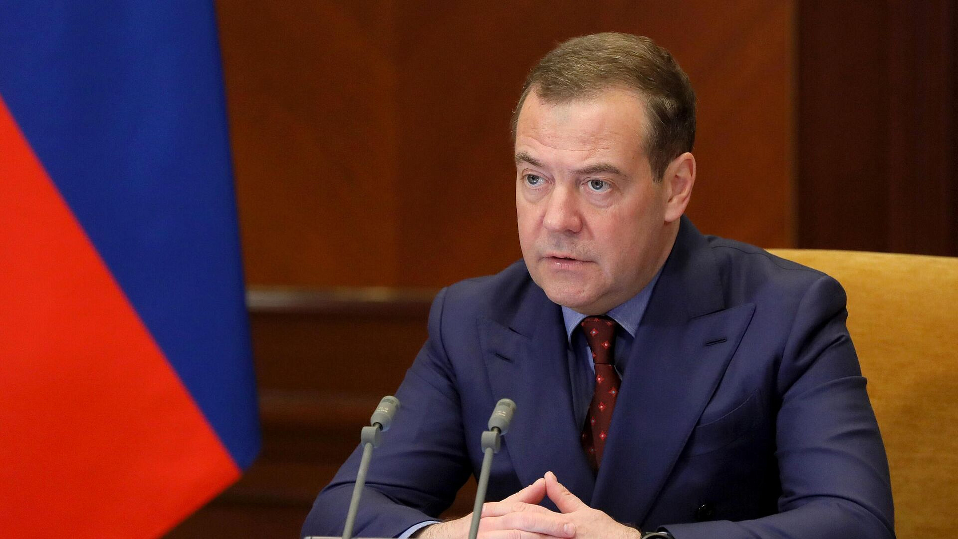 Медведев оценил дефицит бюджета Украины