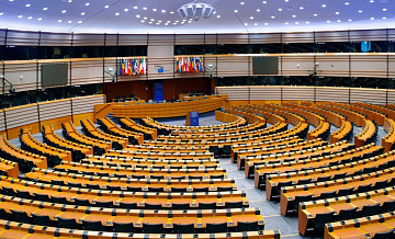 Европарламент превратился в театр абсурда