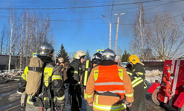В Ленинградской области выросла площадь пожара в здании автосервиса