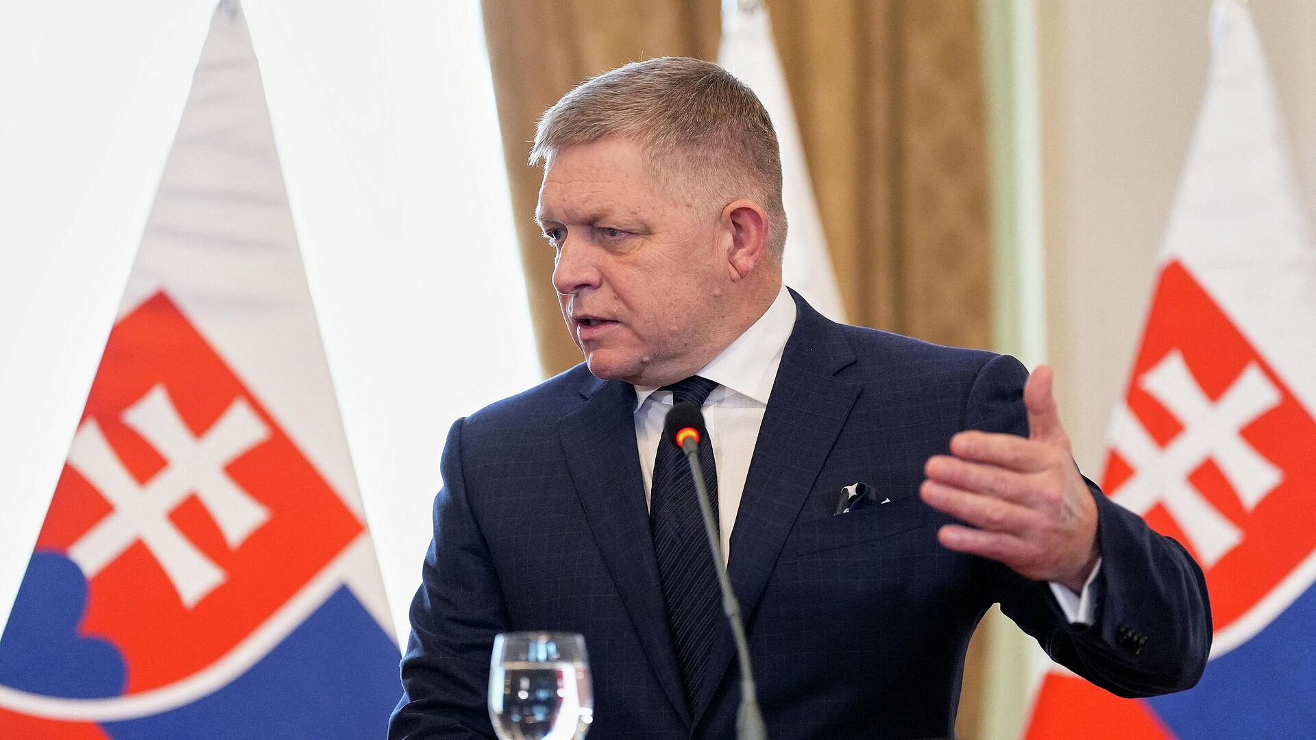 Зеленский не собирается возобновлять прокачку нефти, считает Фицо