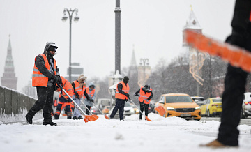 В Москве круглосуточно ликвидируют последствия снегопада