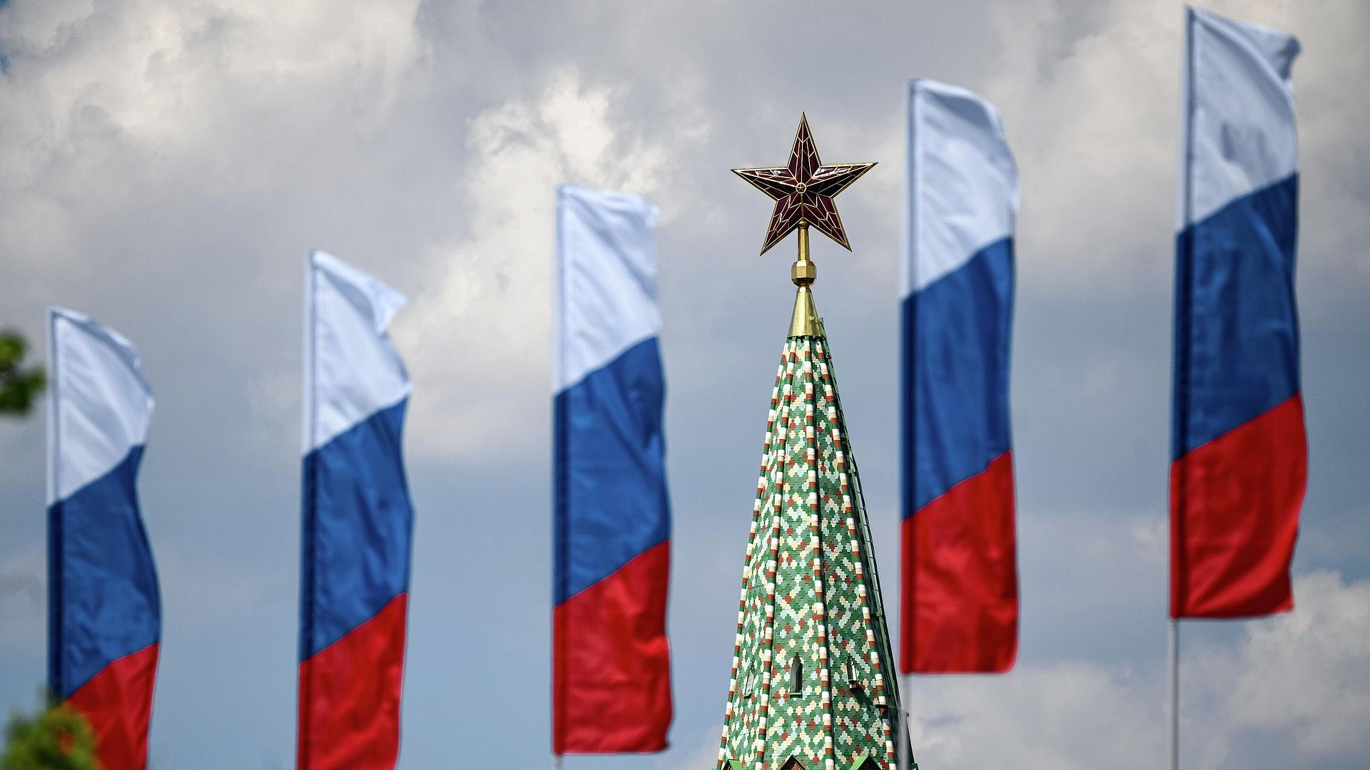 На форум "Патриоты России" зарегистрировались более 1,7 тысячи человек