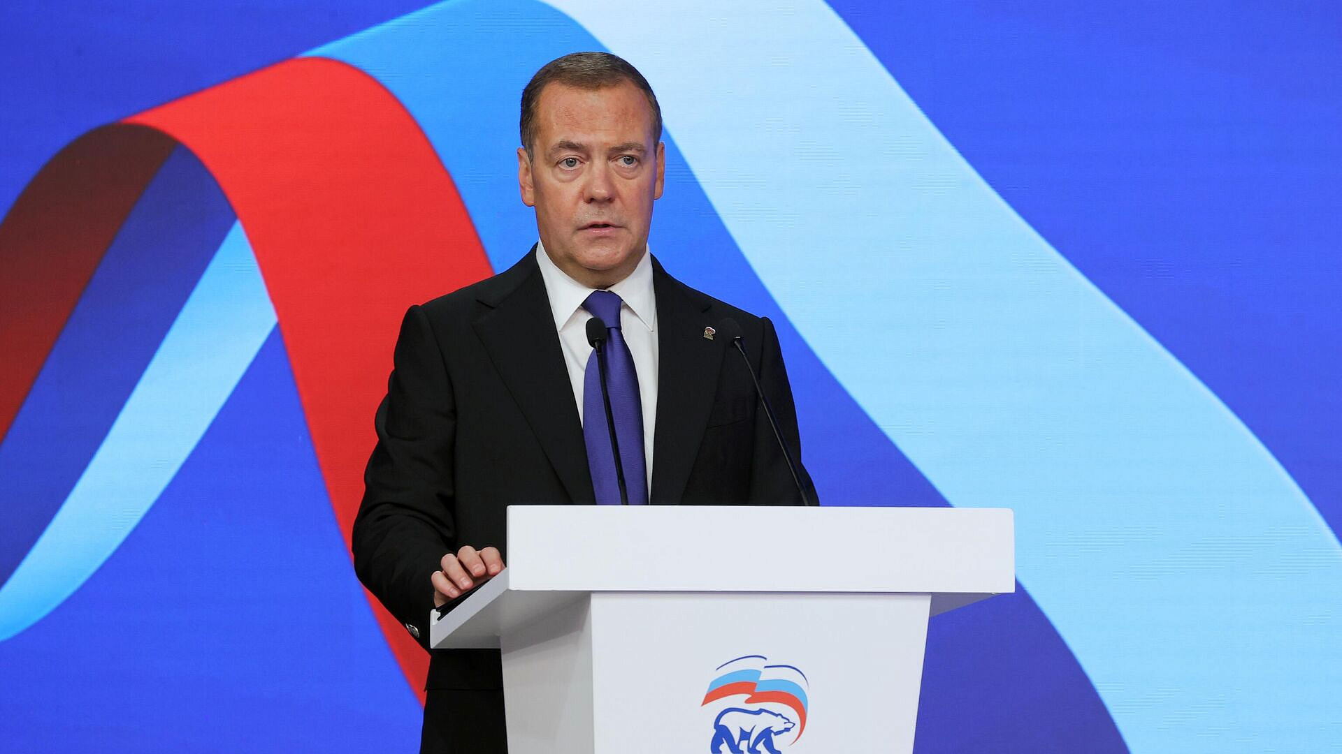 Нарушения в сфере миграции стали выявлять активнее, заявил Медведев