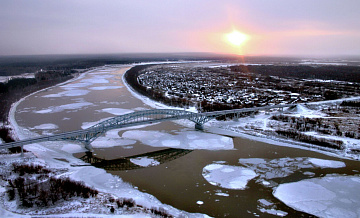 В Омской области водитель провалился под лед вместе с трактором