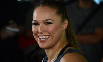 Член Зала славы UFC Роузи проведет поединок по правилам MMA против Карано