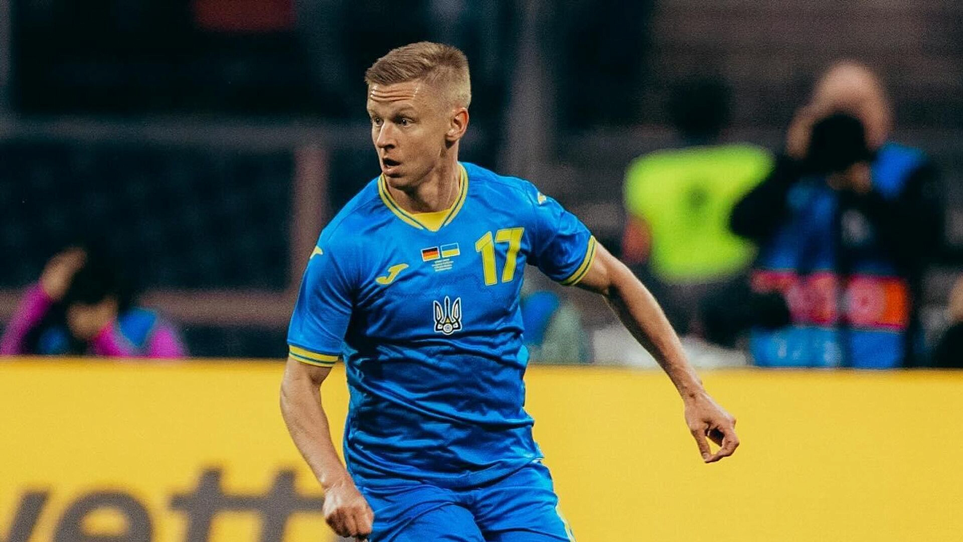 Украинский футболист "Аякса" Зинченко пропустит остаток сезона из-за травмы