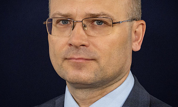 Суд приговорил омского министра к обязательным работам