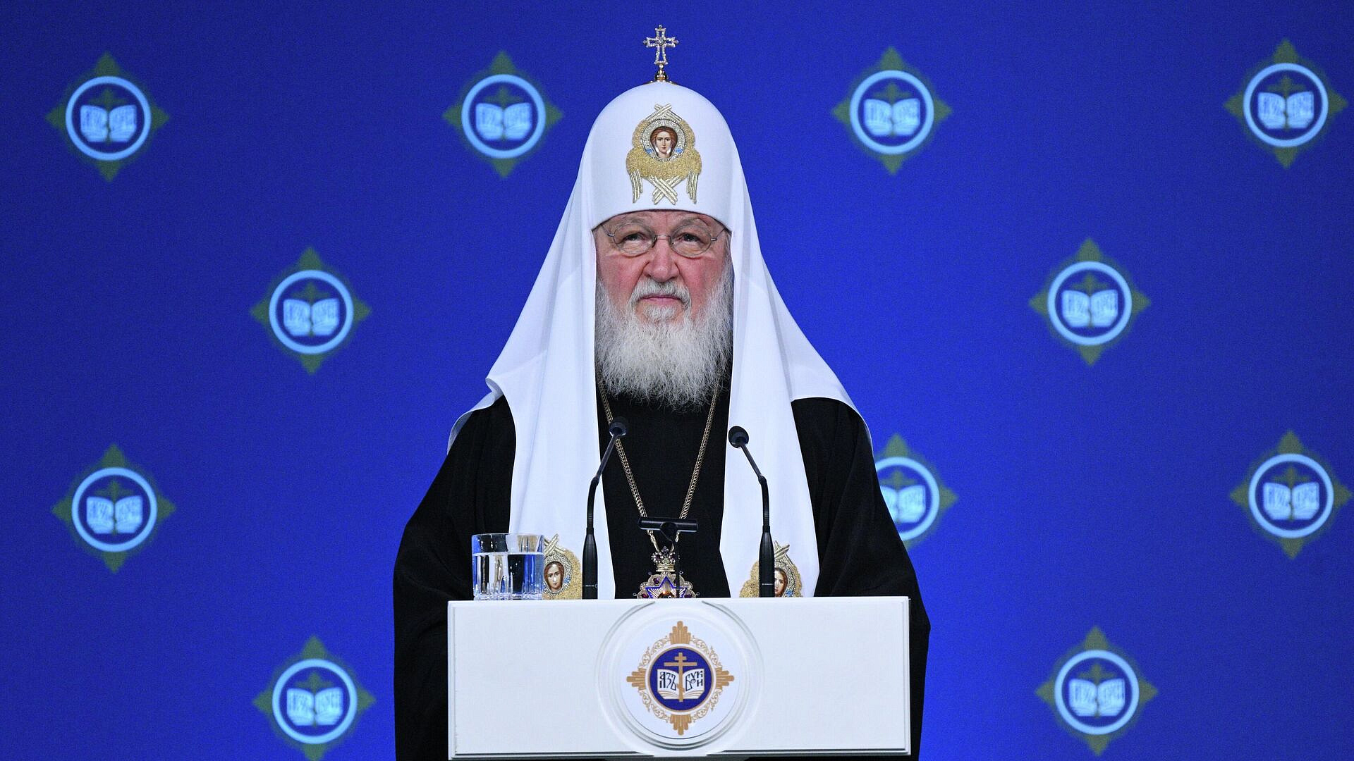 Патриарх Кирилл призвал запретить мат в общественном пространстве