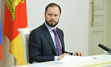Королев вручил молодым семьям Тверской области жилищные сертификаты