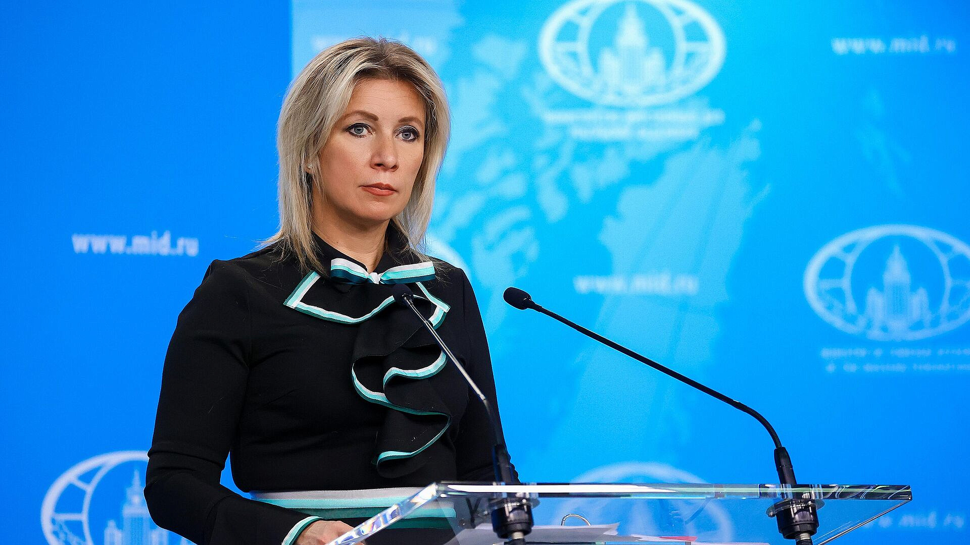 Россия и Китай не хотят вмешательства США в свои дела, заявила Захарова