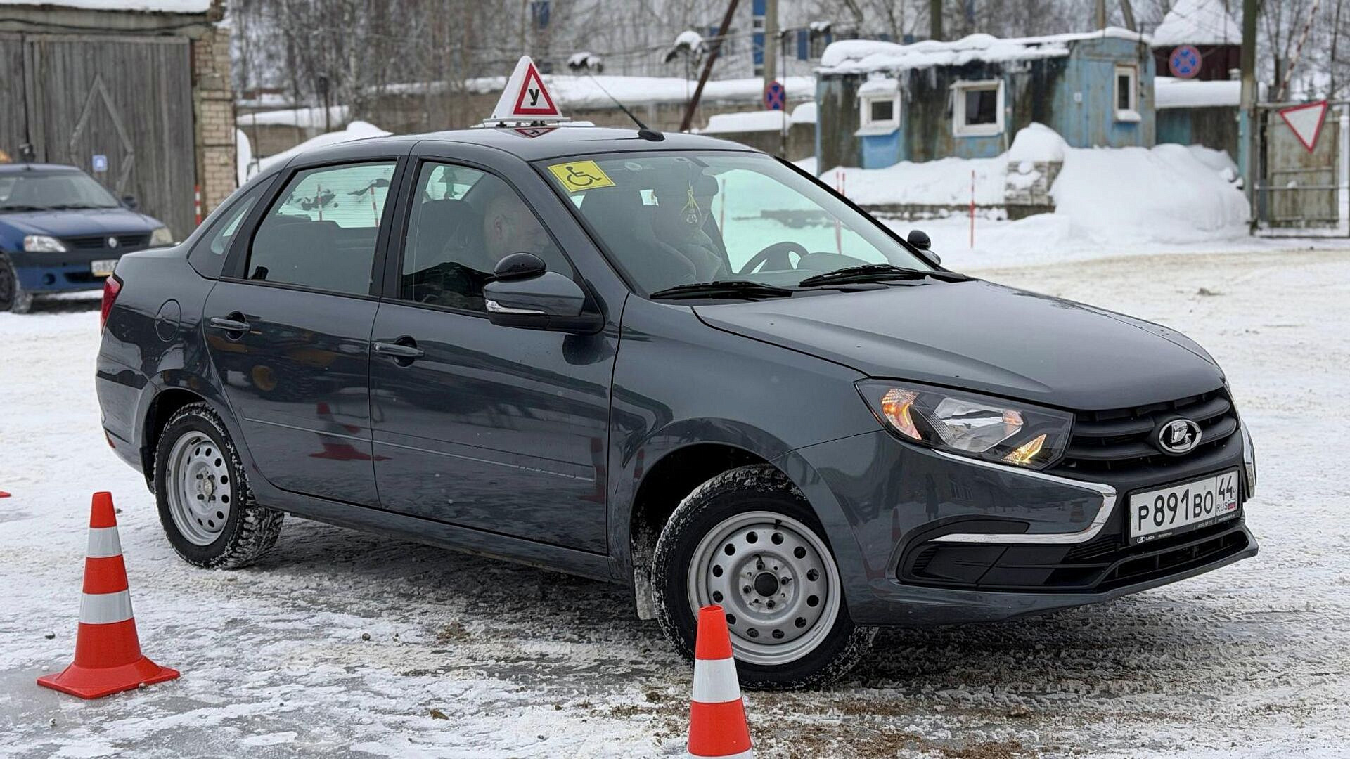 В Костромской области ветеранов СВО учат водить авто с ручным управлением