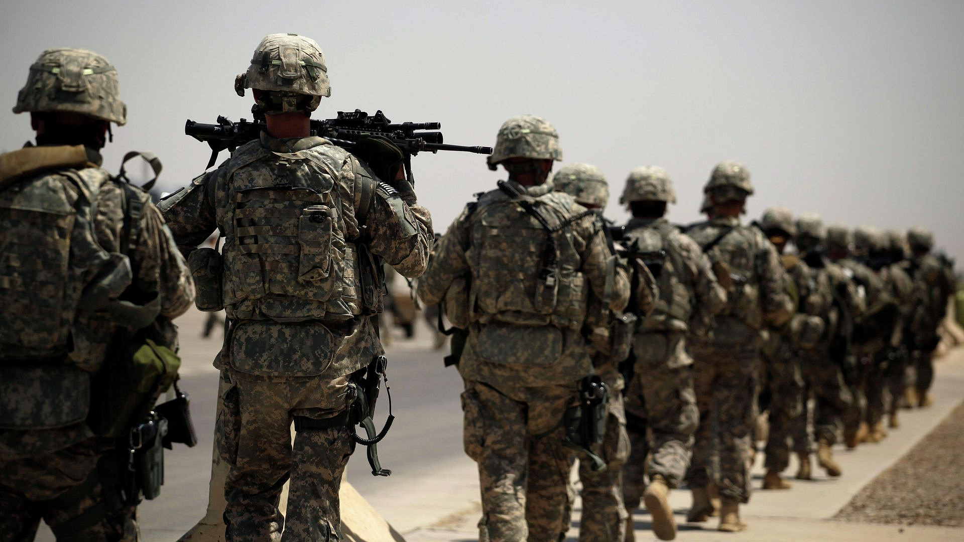 Военные США на Ближнем Востоке вскоре могут лишиться телефонов, пишут СМИ