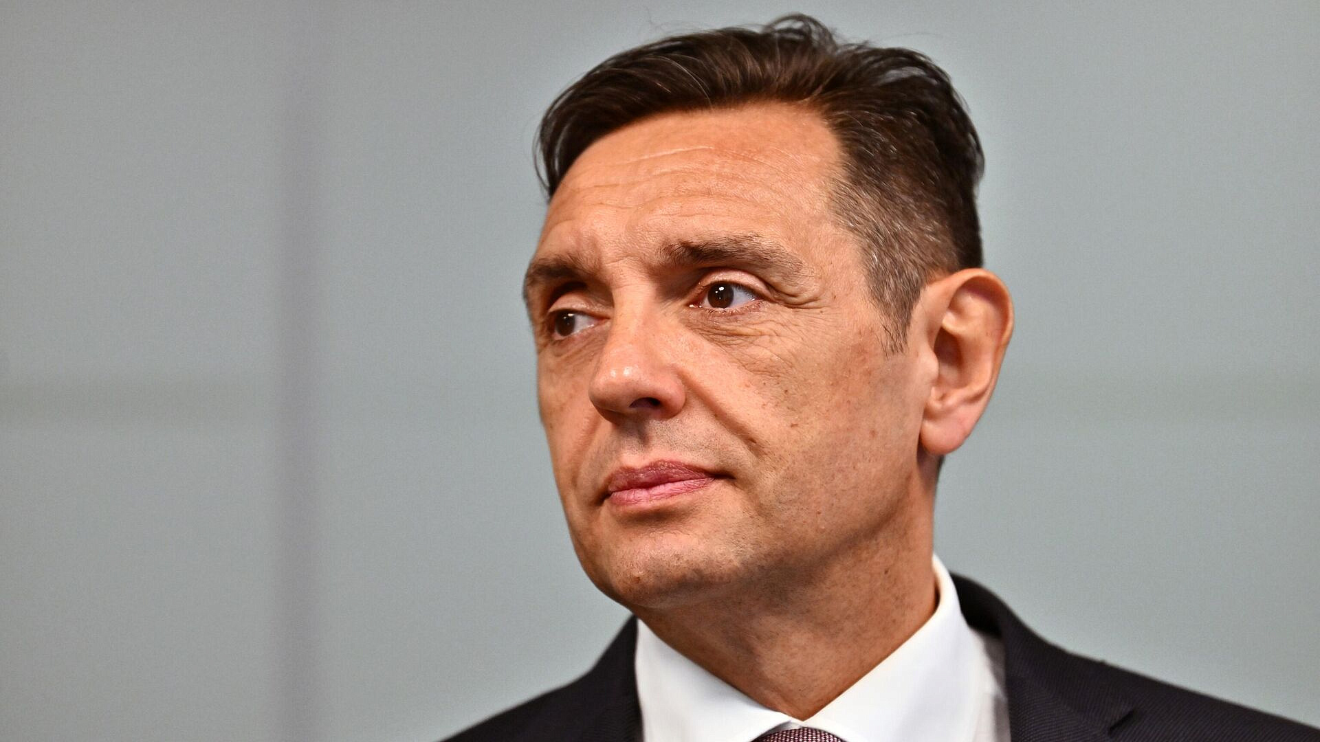 Экс-премьер Сербии назвал сроки продажи доли России в NIS плохим знаком