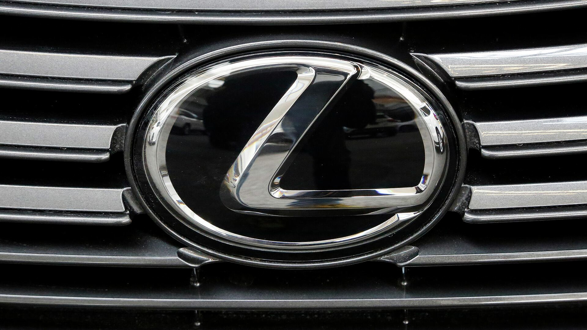 У жены премьера Польши угнали Lexus