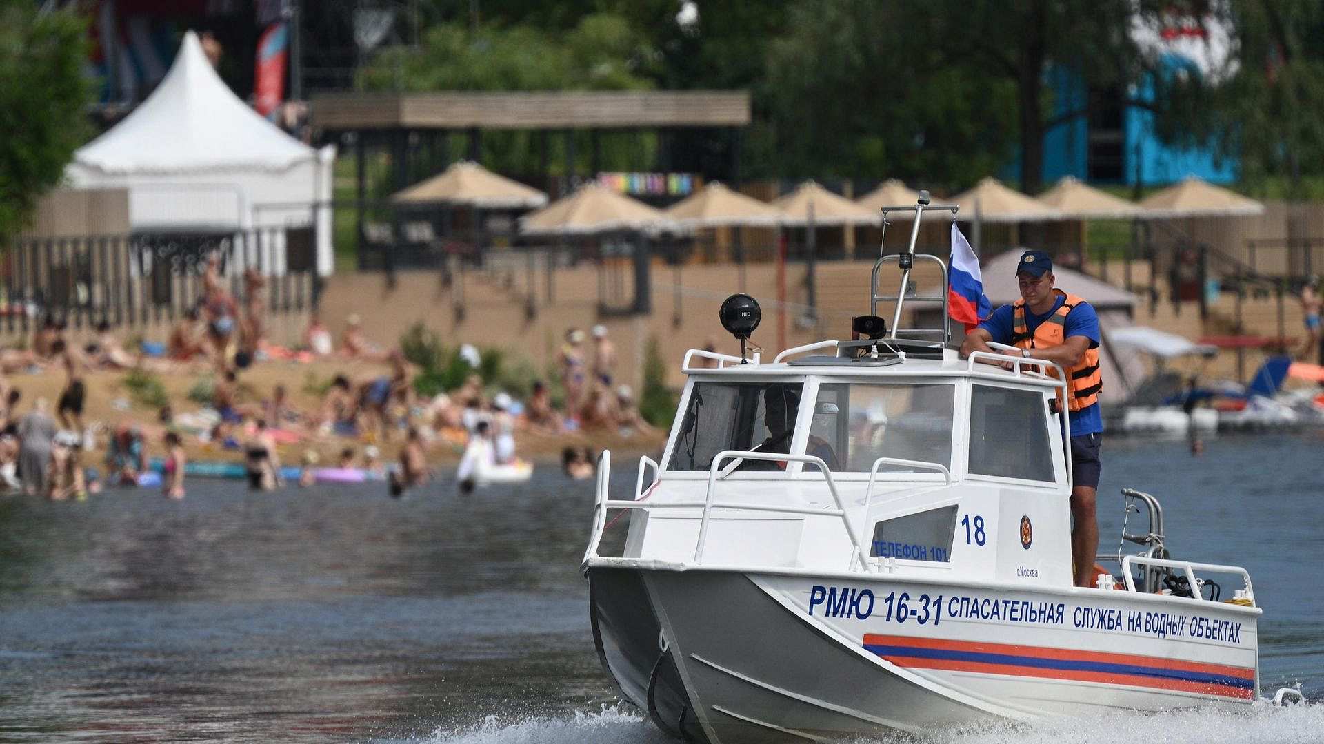 В Москве объявили о завершении купального сезона