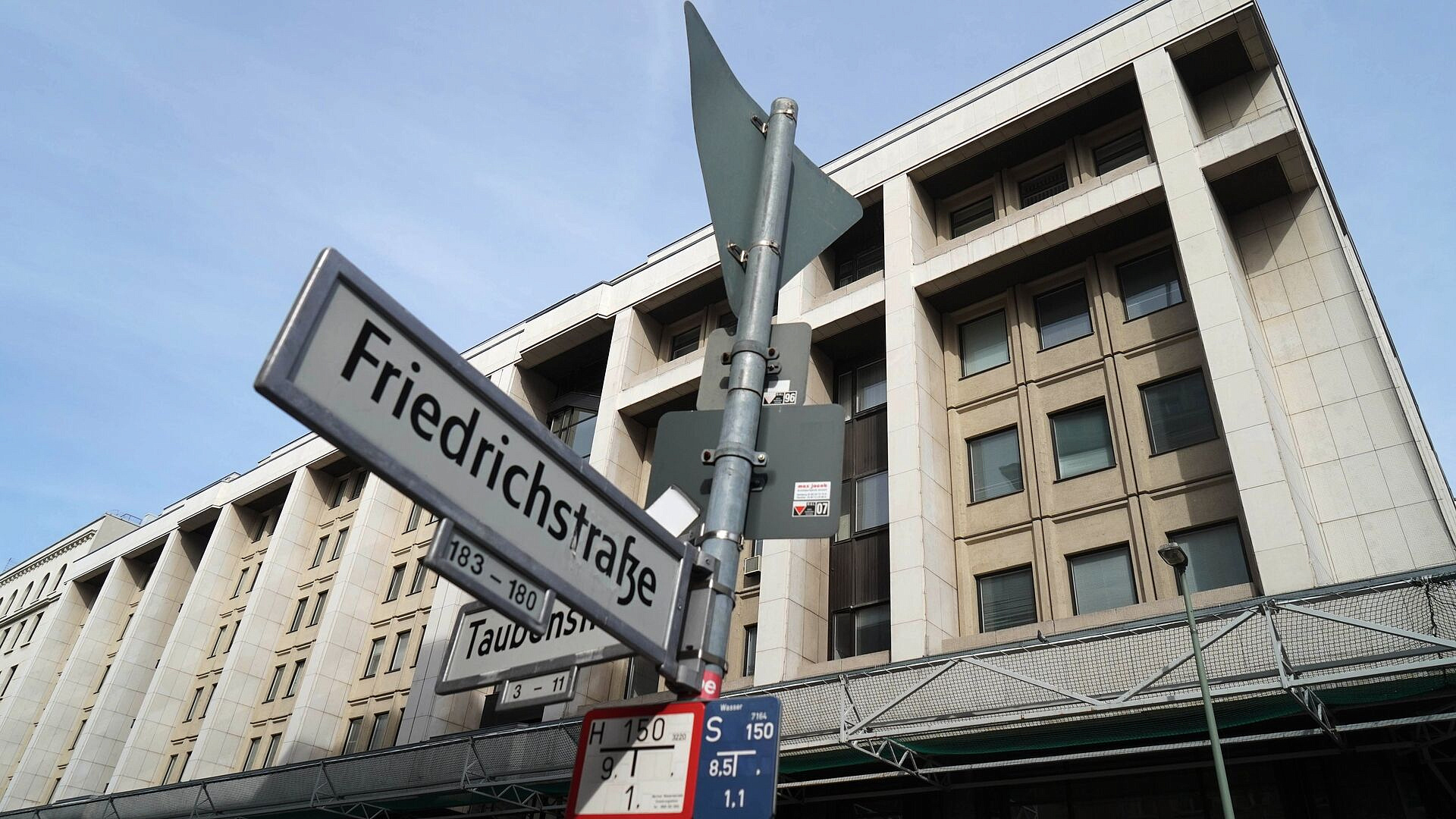 СМИ пишут о расследовании в отношении "Русского дома" в Берлине