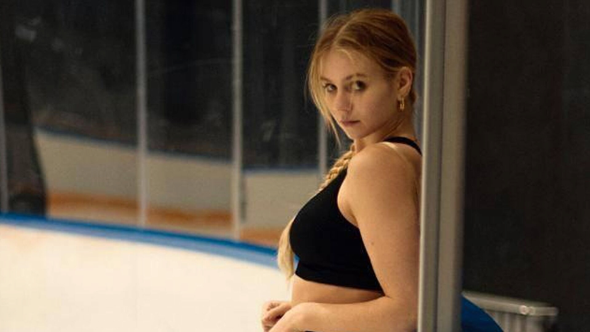 Трусова поделилась сексуальными фото с тренировки