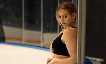 Трусова поделилась сексуальными фото с тренировки