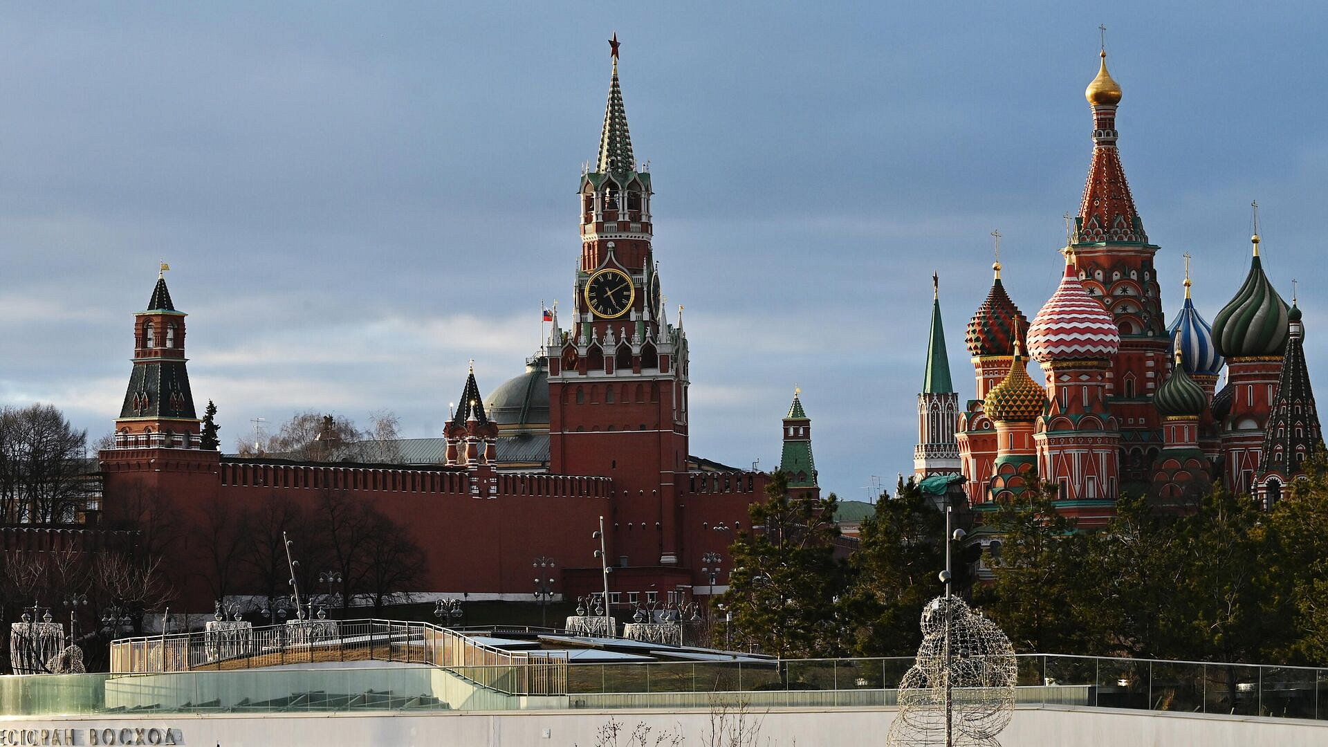 Россия ценит усилия всех стран по урегулированию на Украине, заявил Кремль