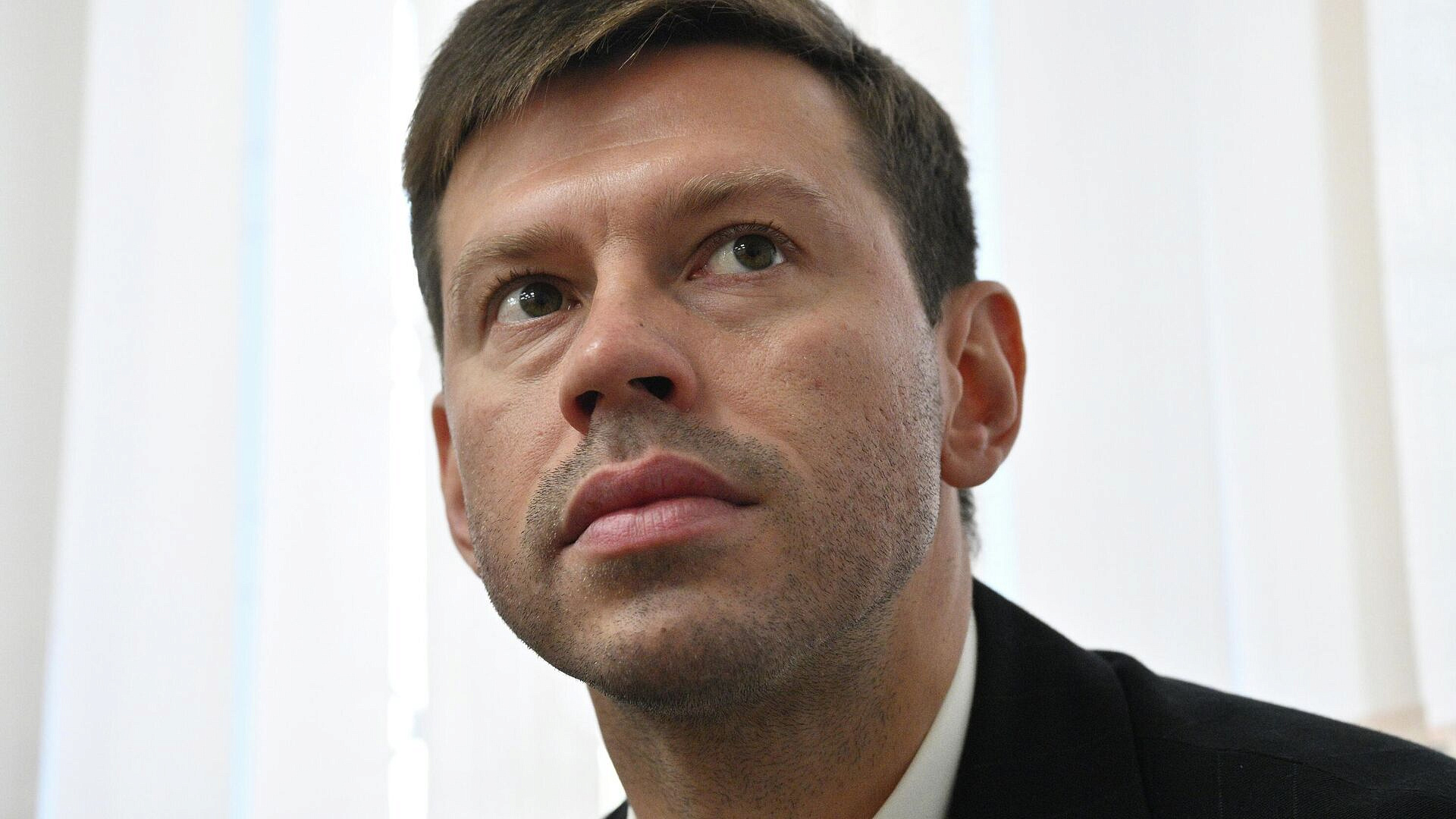 Суд прекратил дело против футболиста Смолова