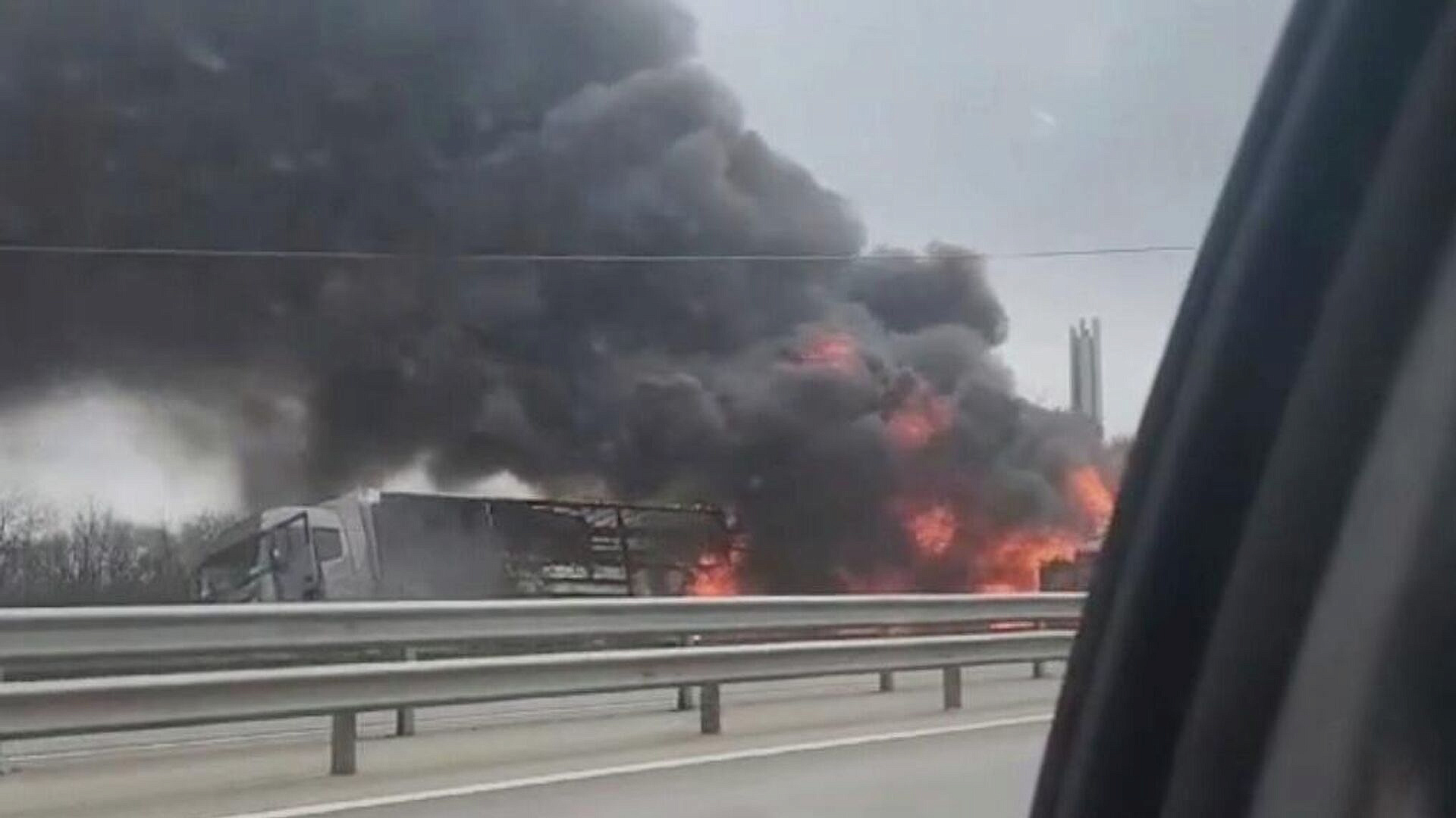 В Воронежской области перекрыли одну из полос трассы М-4 "Дон" из-за ЧП